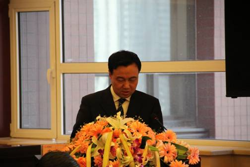 说明: E:\我的文档\董事会\董事会\2012年资料\一届十八董事会\ziliao\一届董事会十八次会议照片\2011年度经营层高管人员述职\关永贤述职.JPG