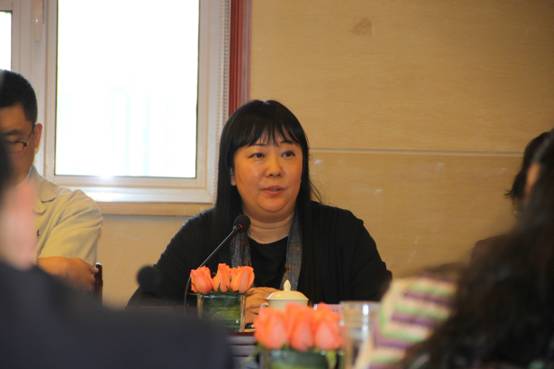 说明: E:\我的文档\董事会\董事会\2012年资料\一届十八董事会\ziliao\一届董事会十八次会议照片\2011年度经营层高管人员述职\吴晓阳-银监局.JPG